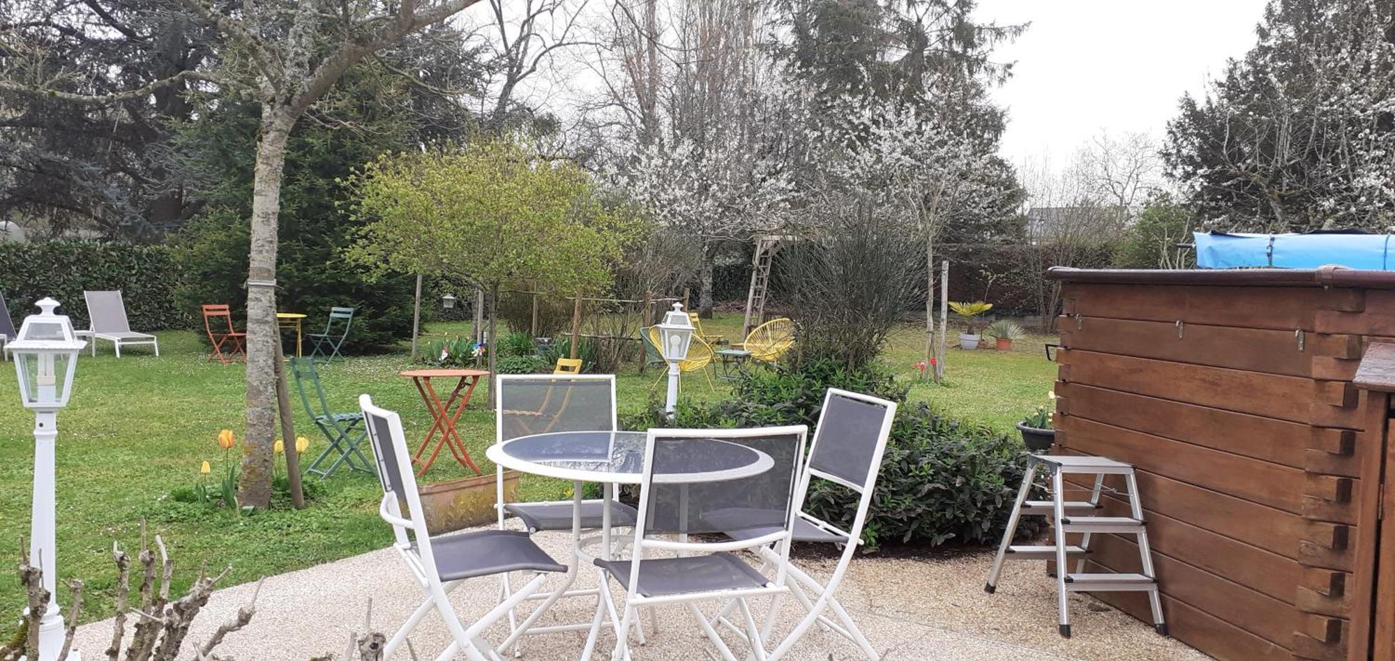 Le Jardin De Josseline Hotell Amboise Exteriör bild